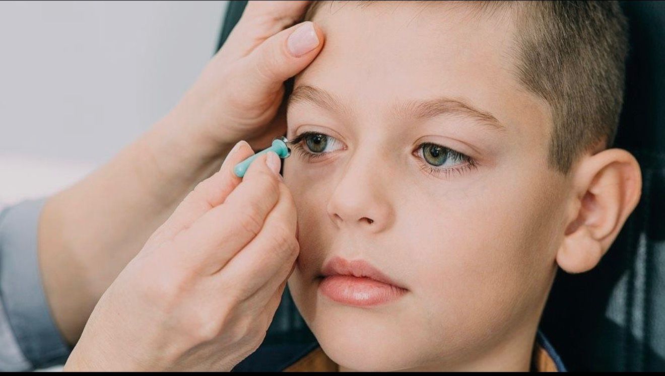 contact lens child