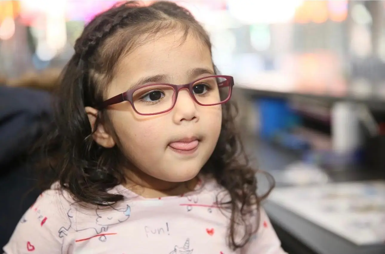 child-glasses-girl