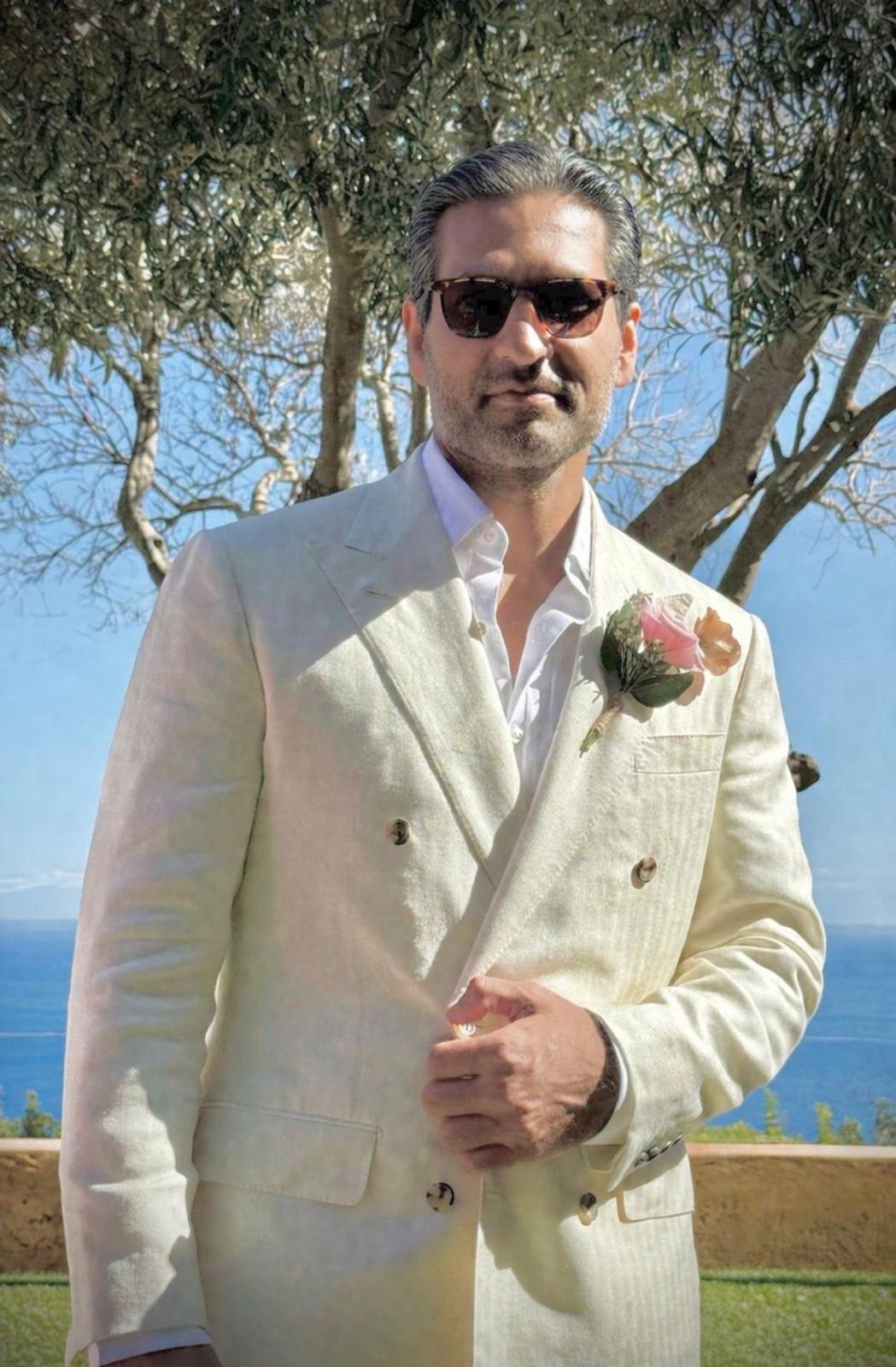 man-sunglasses-suit